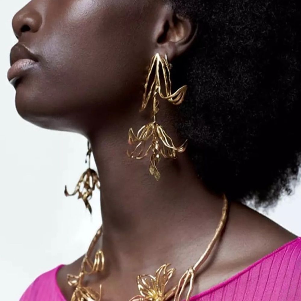 Zara gold flower dangle earrings #643 - Picture 3 of 8